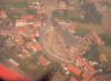 Photo aérienne de l'église en 1986